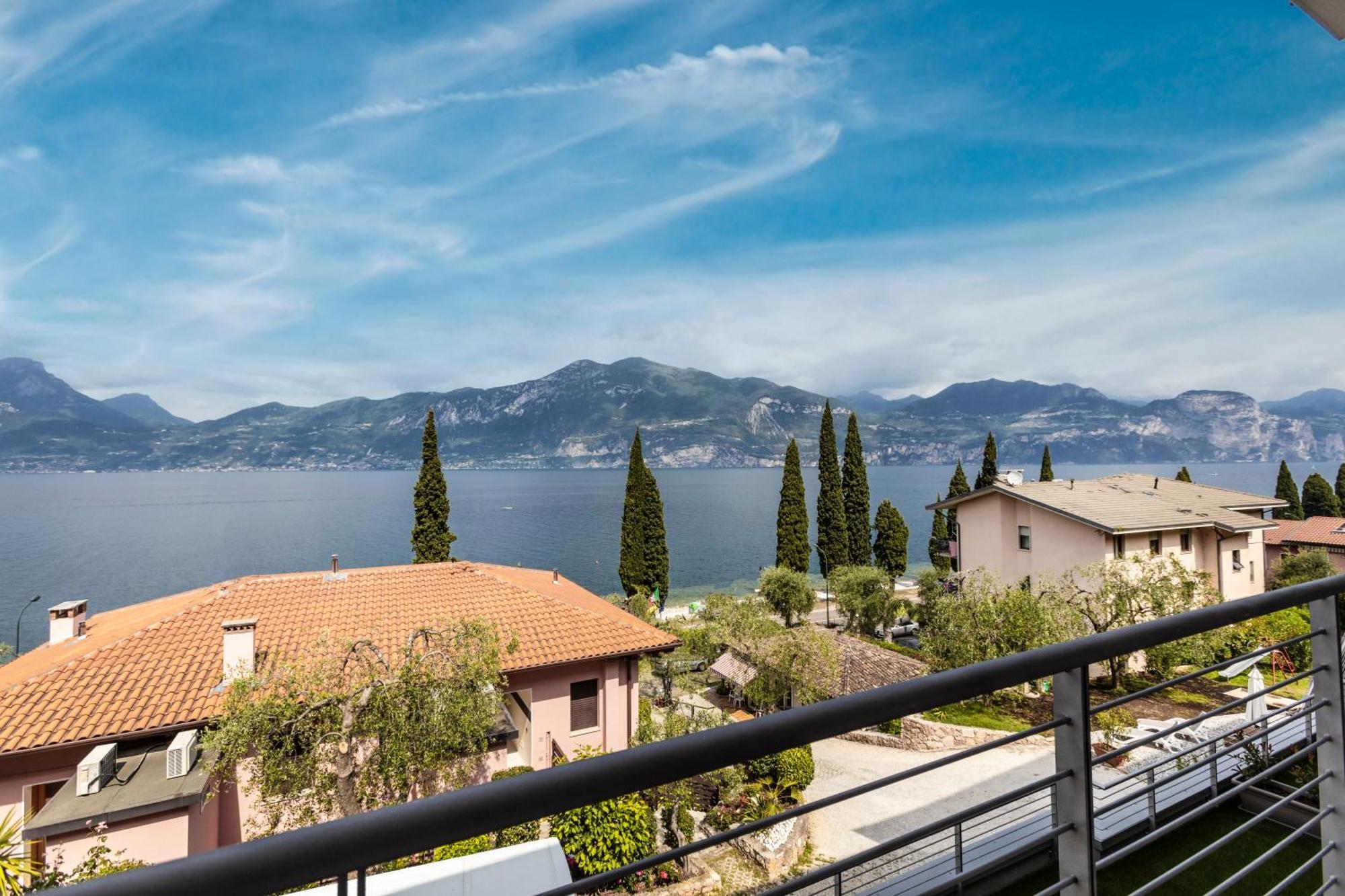 Residence Solei Classic & Plus Brenzone sul Garda Exterior photo