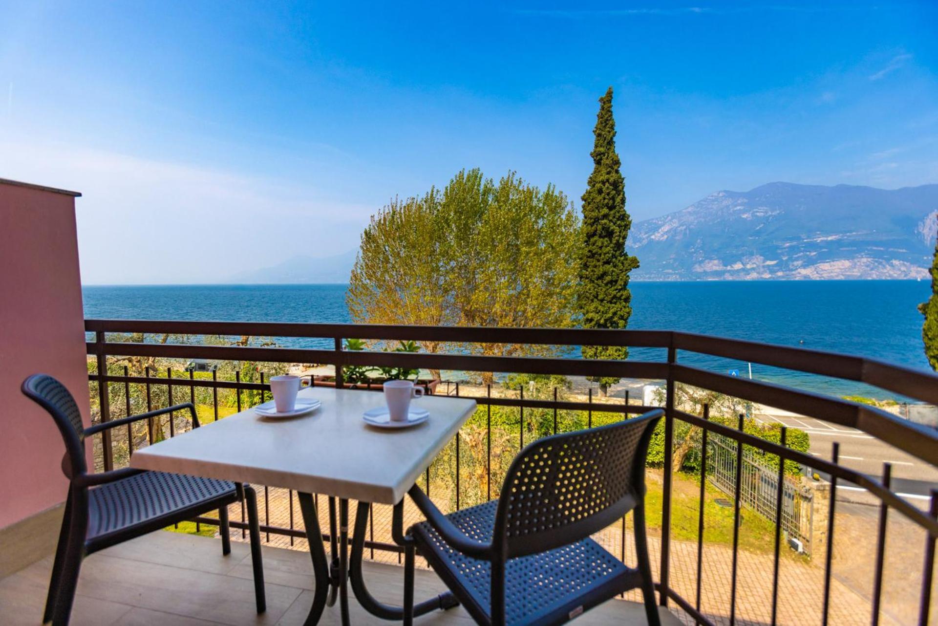 Residence Solei Classic & Plus Brenzone sul Garda Exterior photo