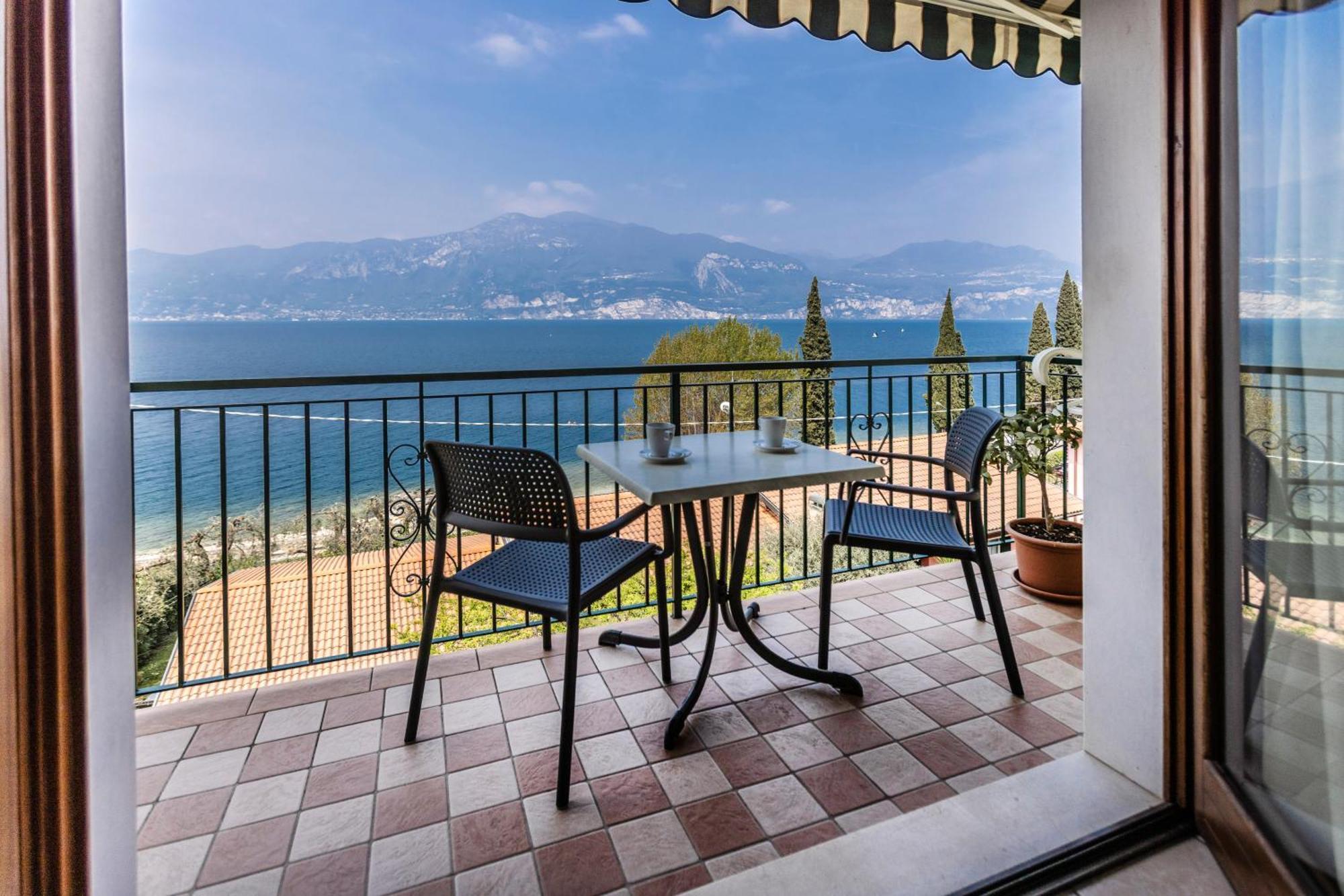 Residence Solei Classic & Plus Brenzone sul Garda Exterior photo