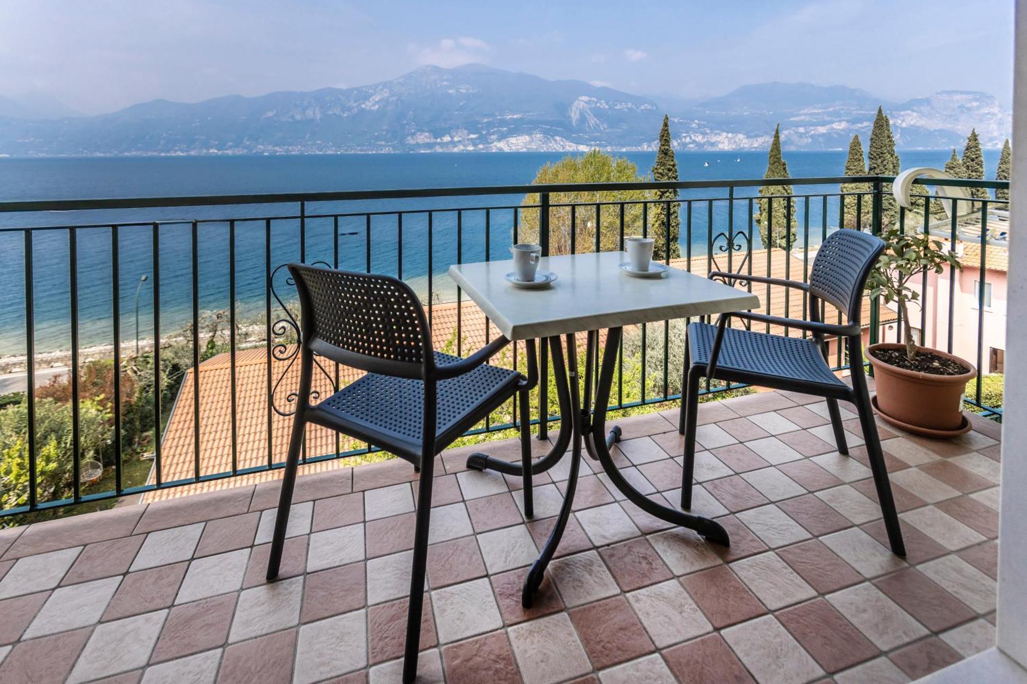 Residence Solei Classic & Plus Brenzone sul Garda Exterior photo
